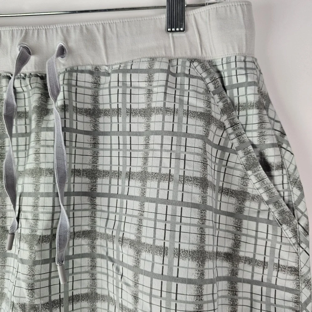 TASC Skirt Womens Size M Gray Plaid Skort Active Hiking Walking‎ Outdoor Ladies